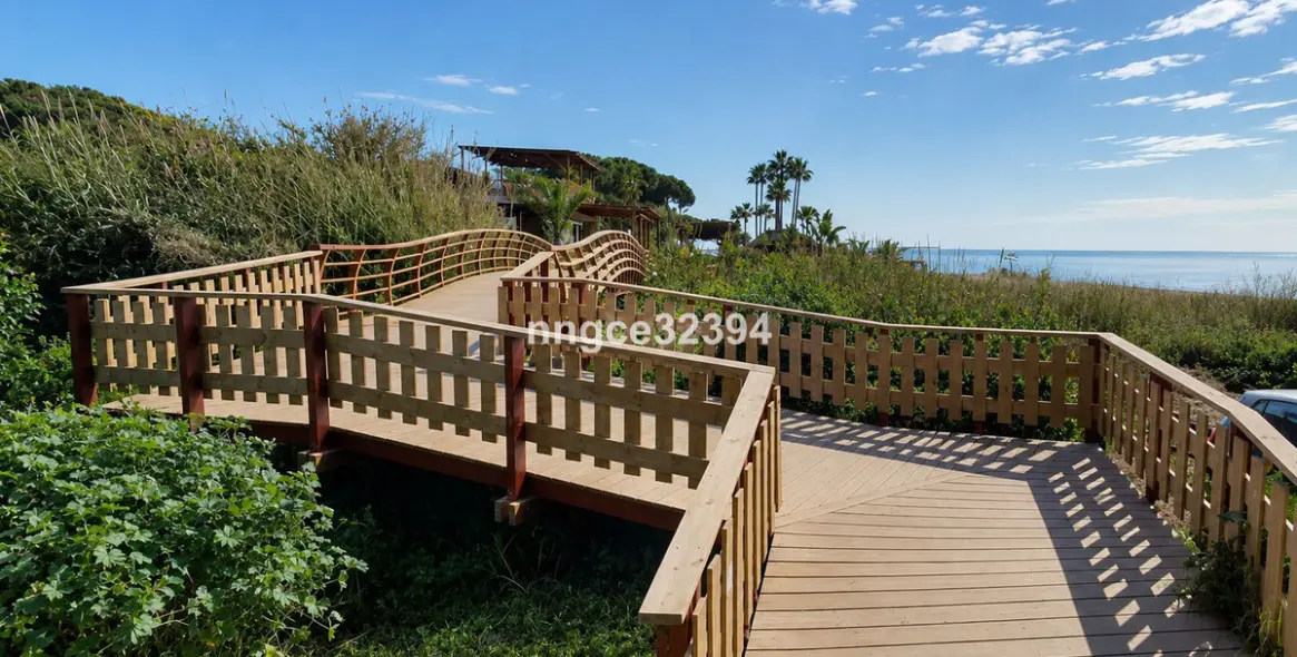 Sale of penthouse in New Golden Mile 51