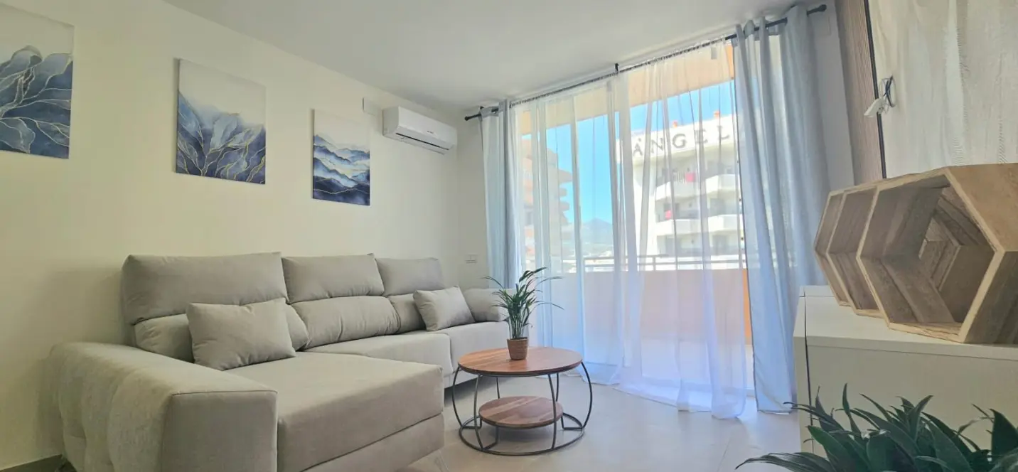 Venta de apartamento en planta media en Fuengirola 2