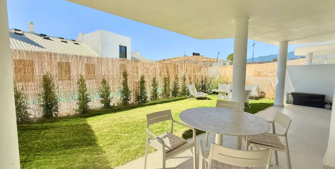 Продажа апартаментов на первом этаже в Higueron 1