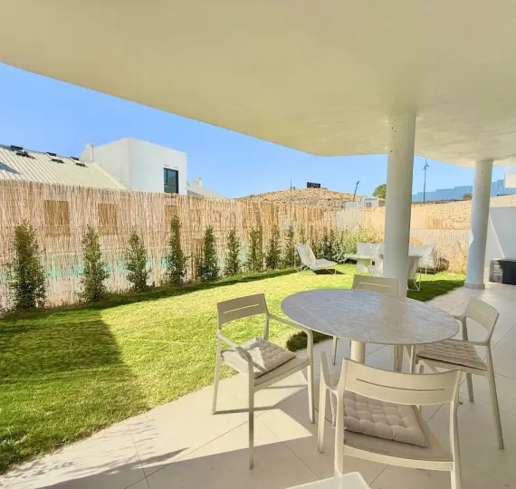 Продажа апартаментов на первом этаже в Higueron