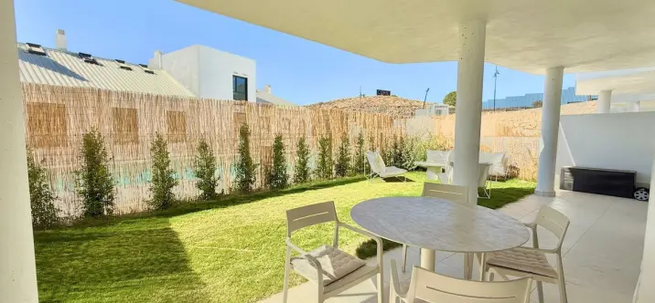 Продажа апартаментов на первом этаже в Higueron 0