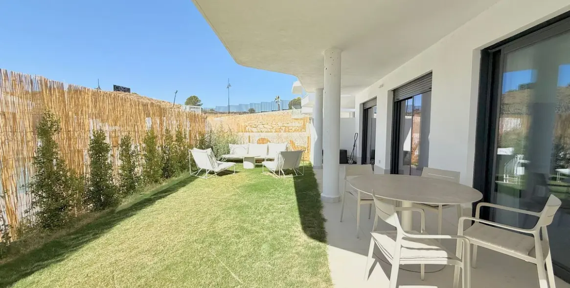 Продажа апартаментов на первом этаже в Higueron 2