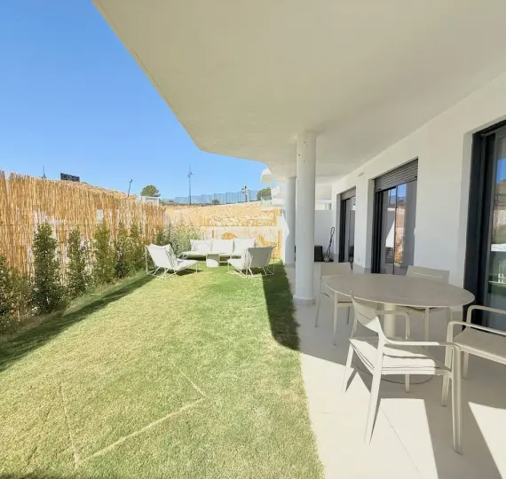 Продажа апартаментов на первом этаже в Higueron