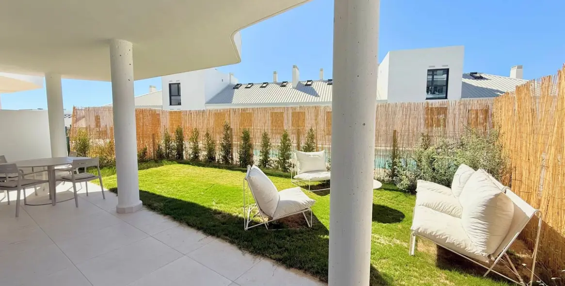 Продажа апартаментов на первом этаже в Higueron 3