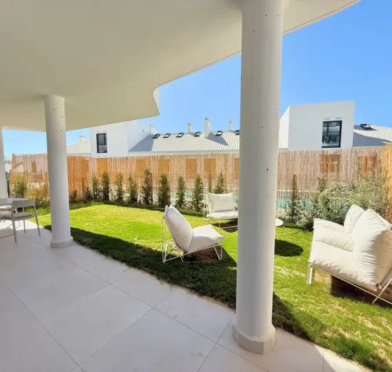 Продажа апартаментов на первом этаже в Higueron