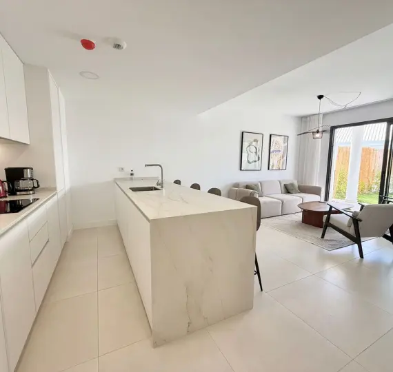 Продажа апартаментов на первом этаже в Higueron