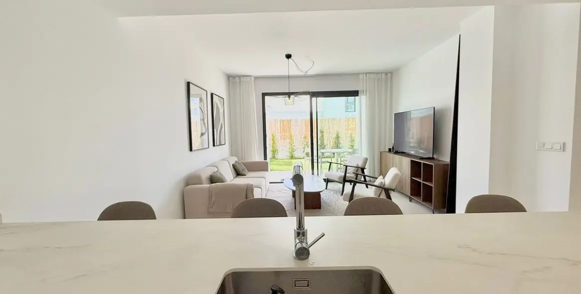 Продажа апартаментов на первом этаже в Higueron 7