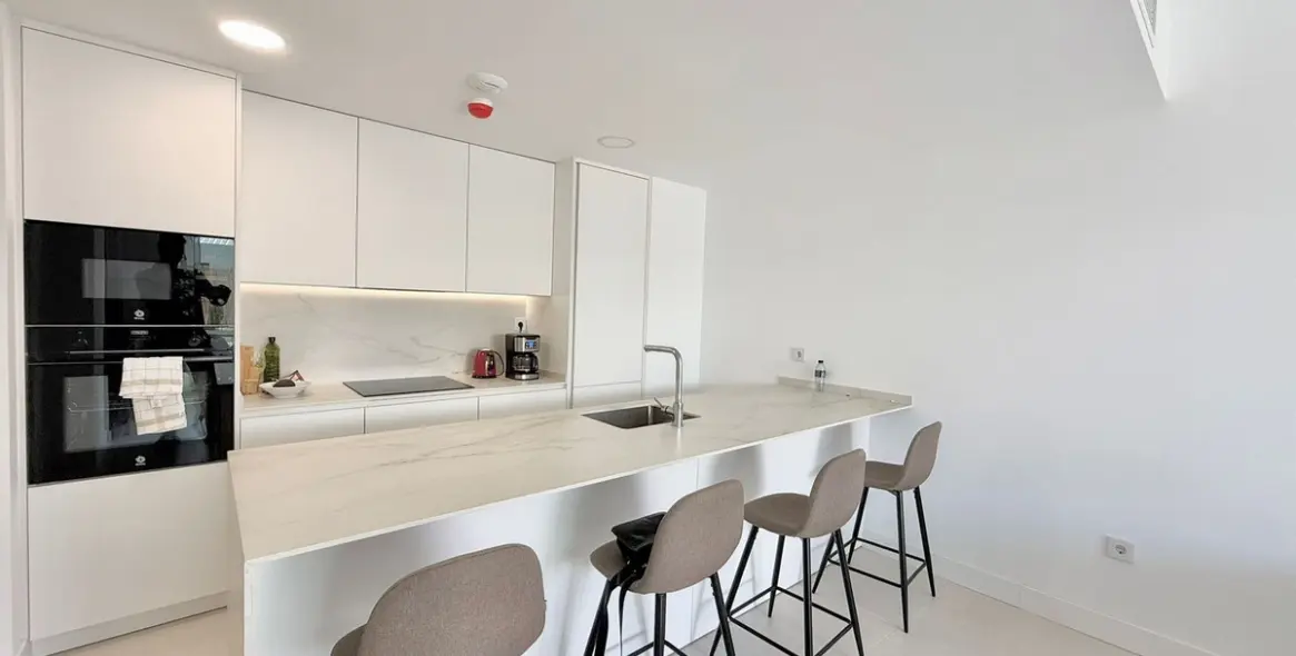 Продажа апартаментов на первом этаже в Higueron 8