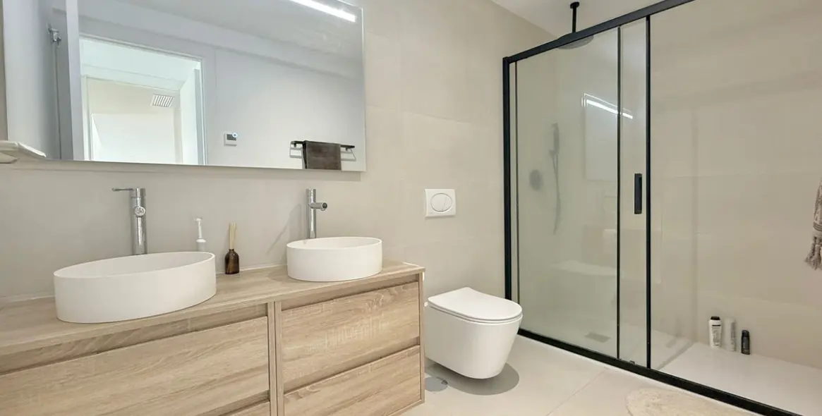 Продажа апартаментов на первом этаже в Higueron 13