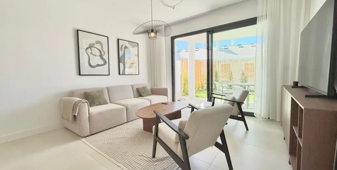 Продажа апартаментов на первом этаже в Higueron 14