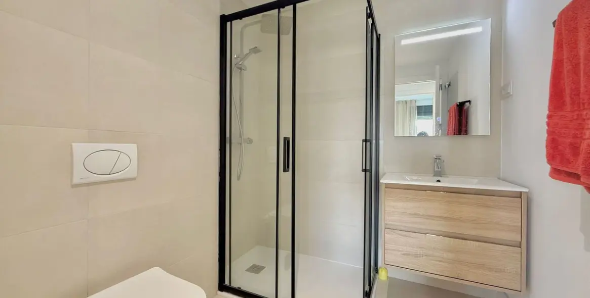 Продажа апартаментов на первом этаже в Higueron 16