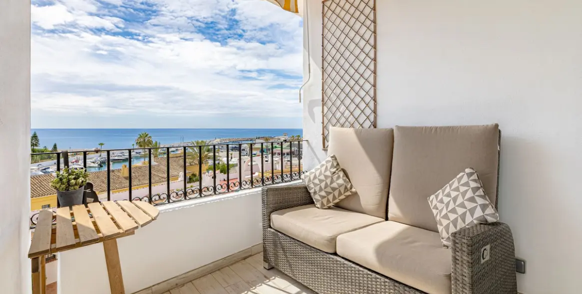 Sale of penthouse in Puerto de Cabopino 5