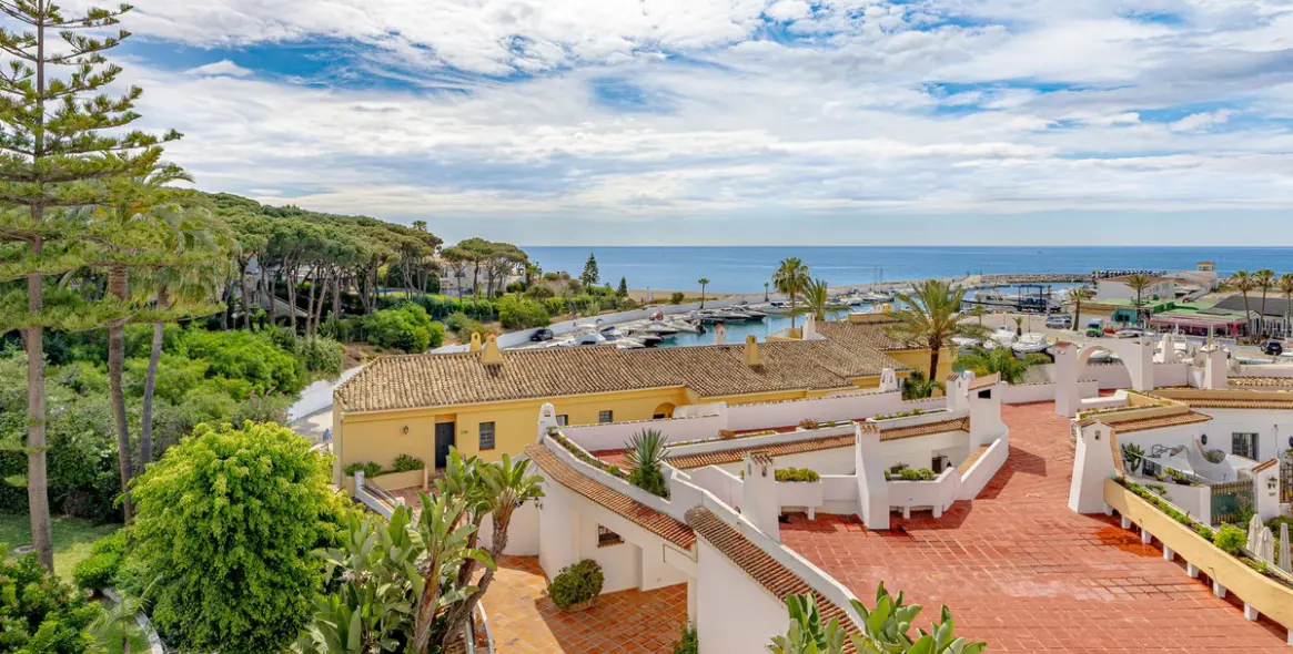 Sale of penthouse in Puerto de Cabopino 6