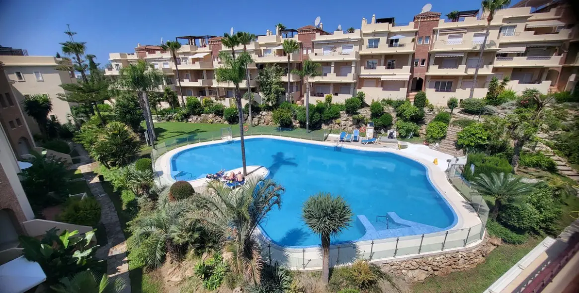 Sale of penthouse duplex in Los Flamingos 19