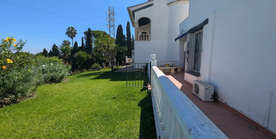 Продажа таунхауса в Calahonda 14