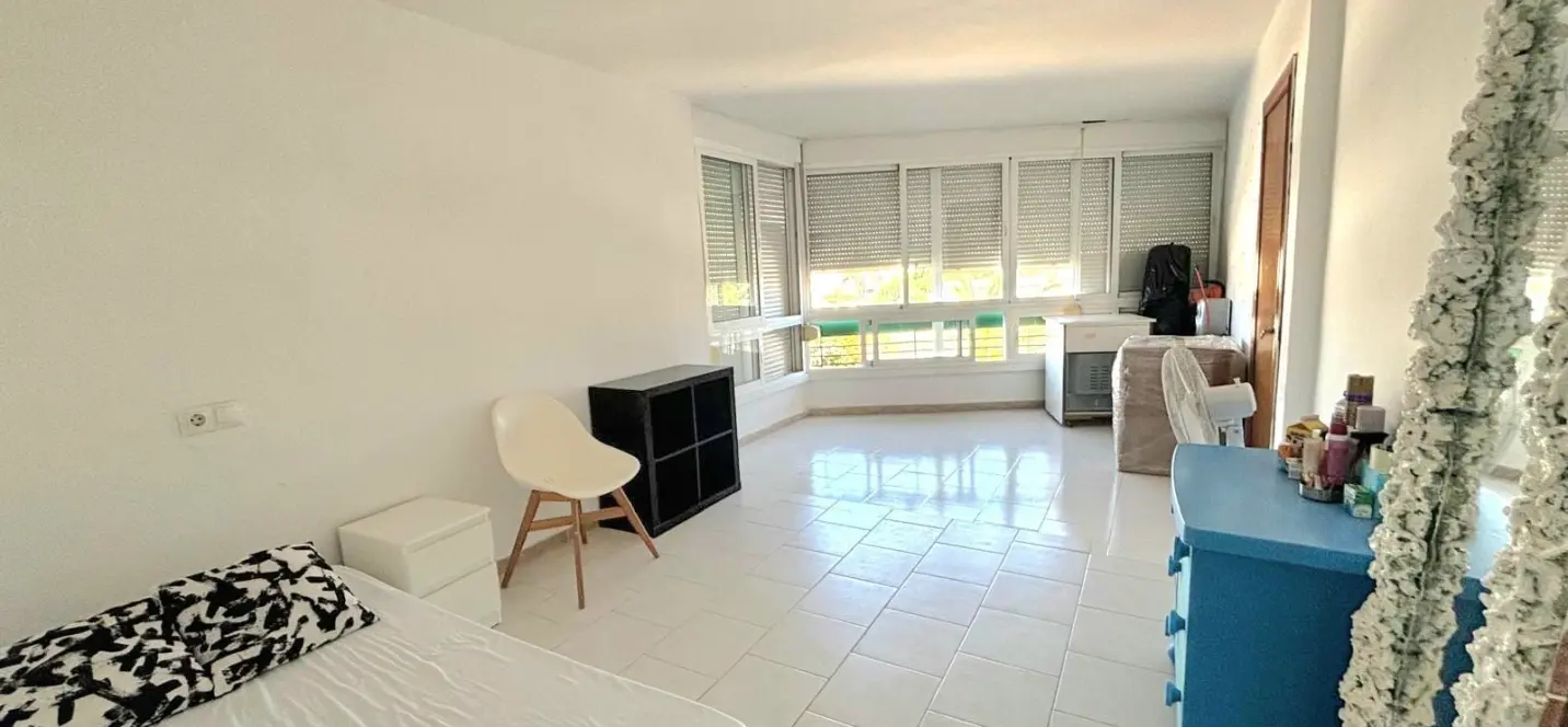 Sale of middle floor apartment in Torremolinos 4