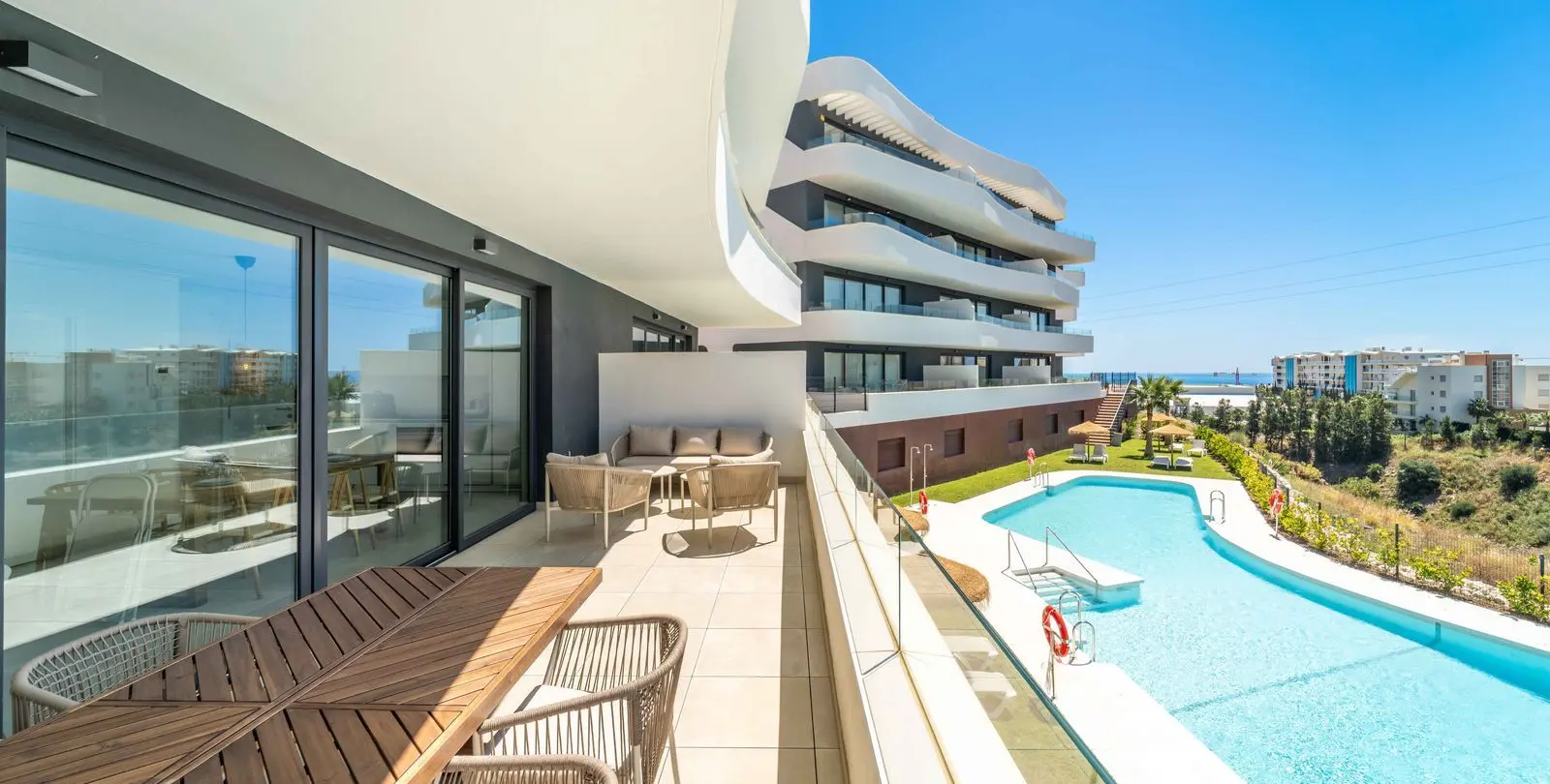 Sale of ground floor apartment in Fuengirola 2