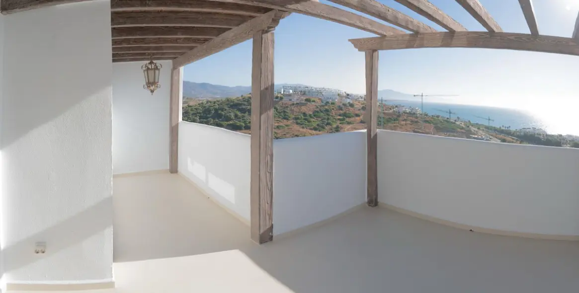 Sale of penthouse duplex in Casares 2