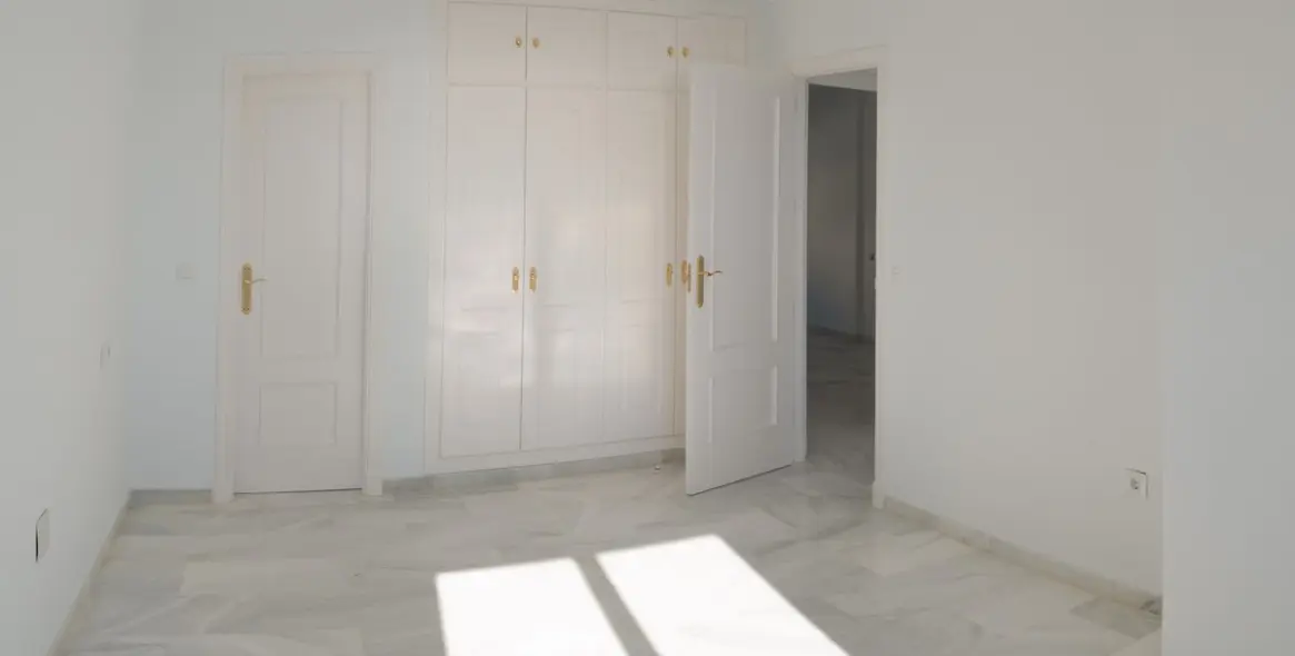 Sale of penthouse duplex in Casares 3