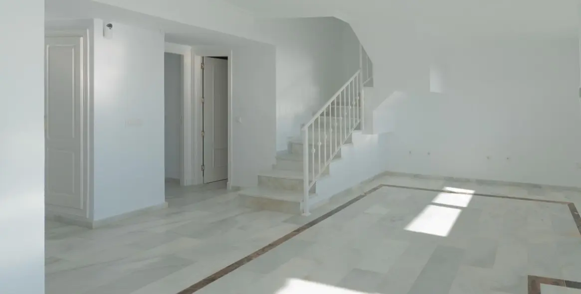 Sale of penthouse duplex in Casares 4