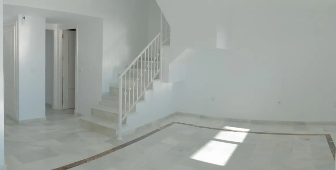 Sale of penthouse duplex in Casares 5