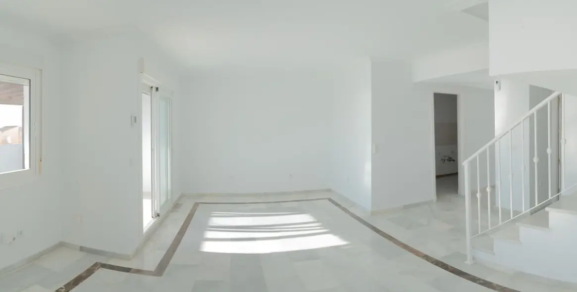 Sale of penthouse duplex in Casares 6