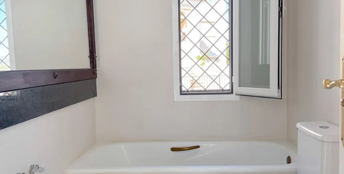 Sale of penthouse duplex in Casares 7