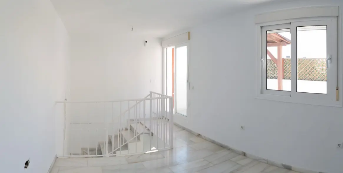 Sale of penthouse duplex in Casares 10
