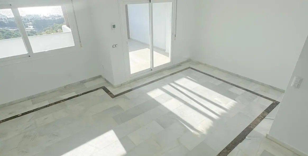 Sale of penthouse duplex in Casares 17