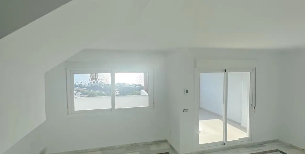 Sale of penthouse duplex in Casares 21