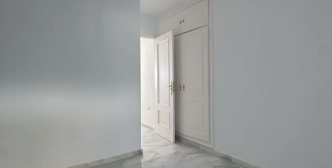 Sale of penthouse duplex in Casares 24