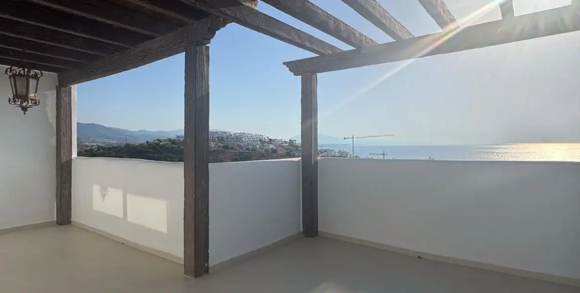 Sale of penthouse duplex in Casares 26