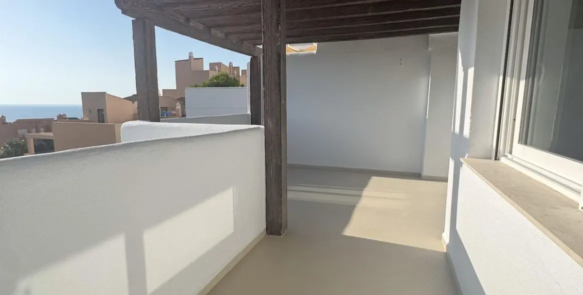 Sale of penthouse duplex in Casares 29