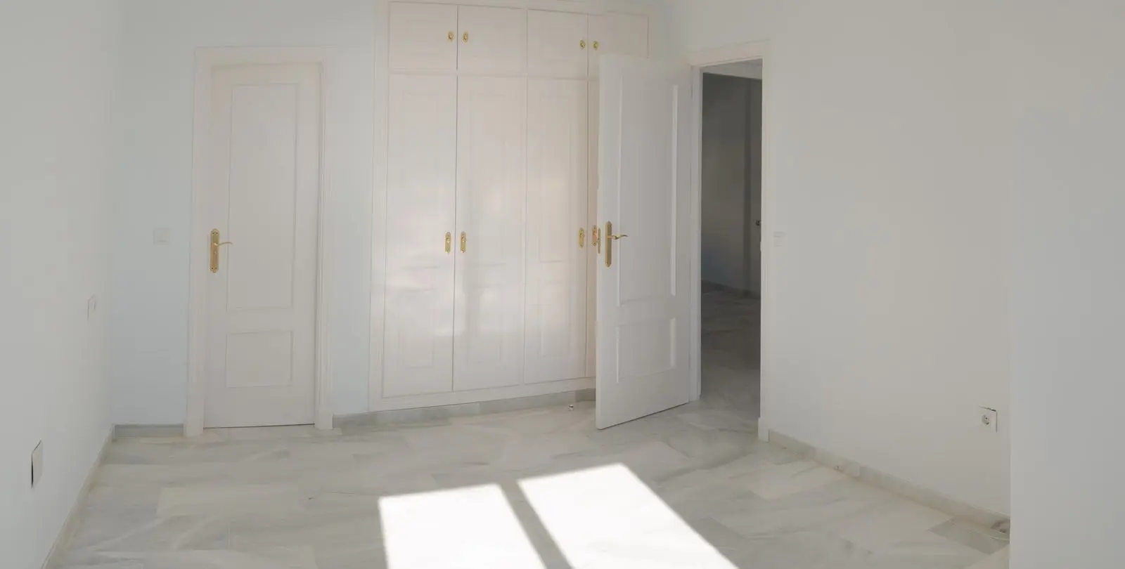 Venta de ático dúplex en Casares 3