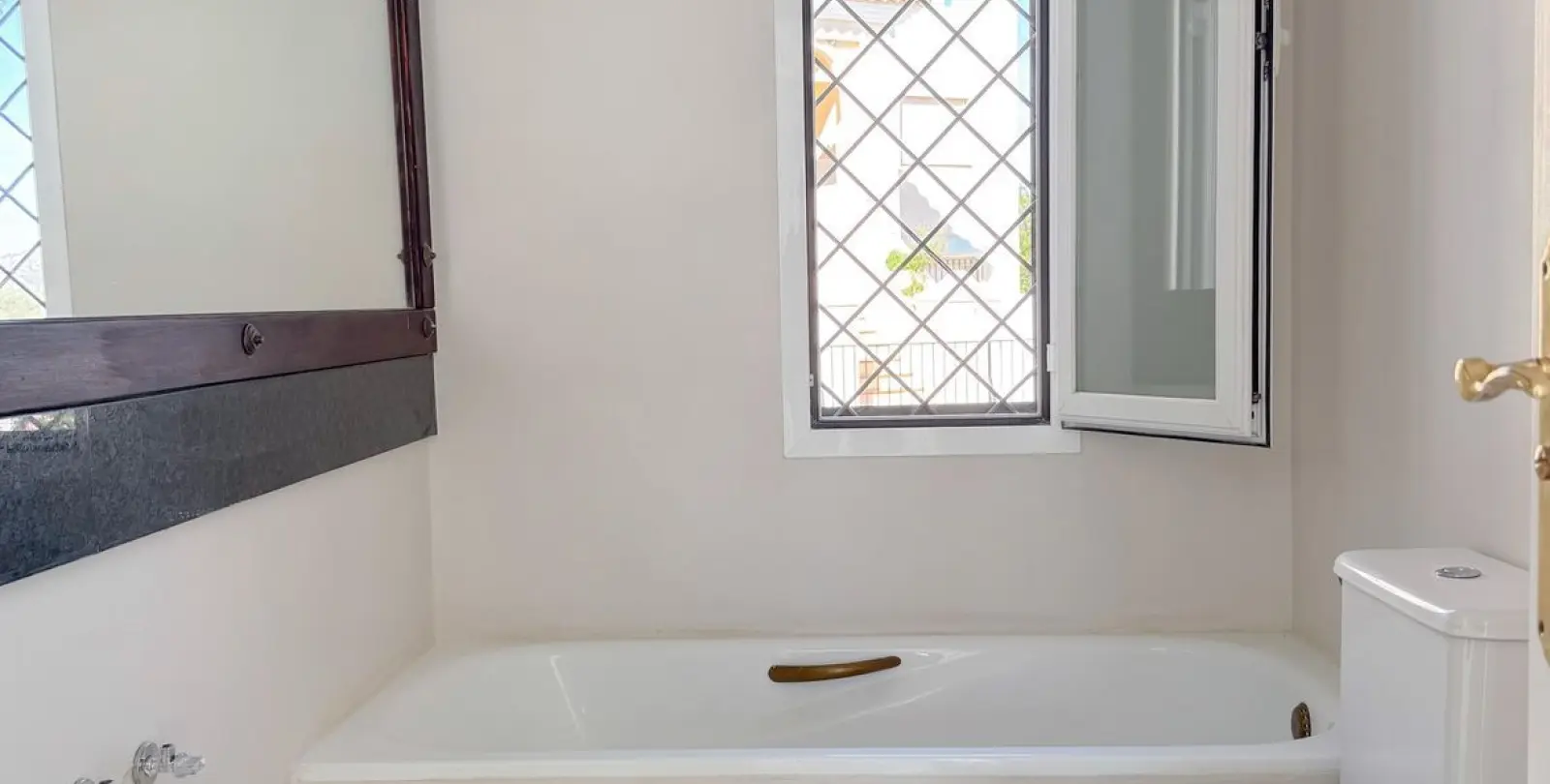 Venta de ático dúplex en Casares 7