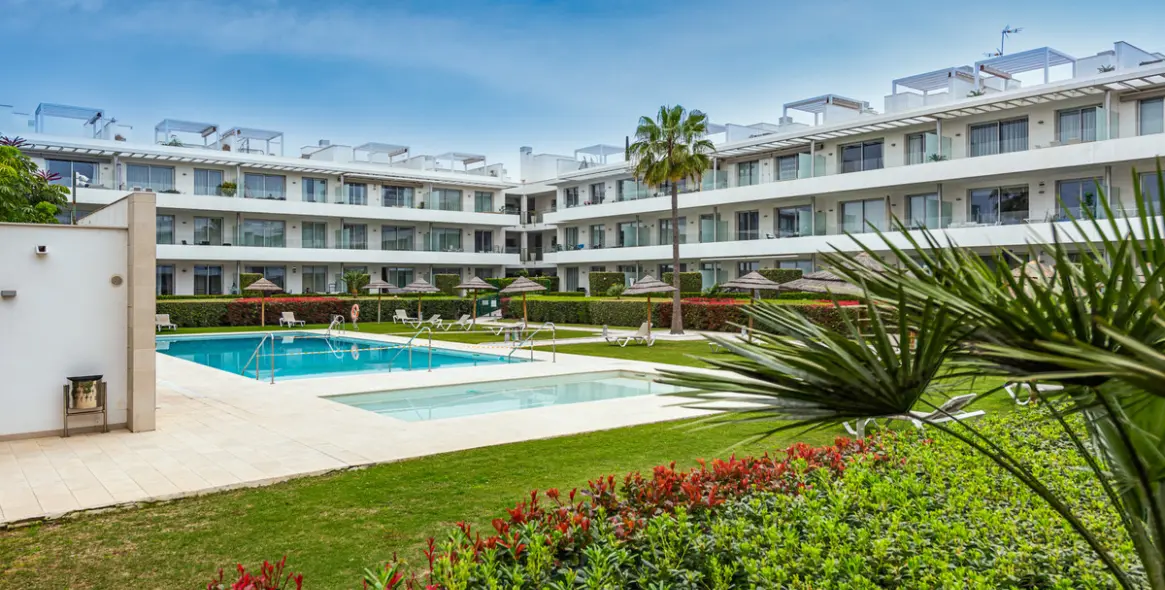 Продажа апартаментов на первом этаже в Estepona (район Estepona) 1