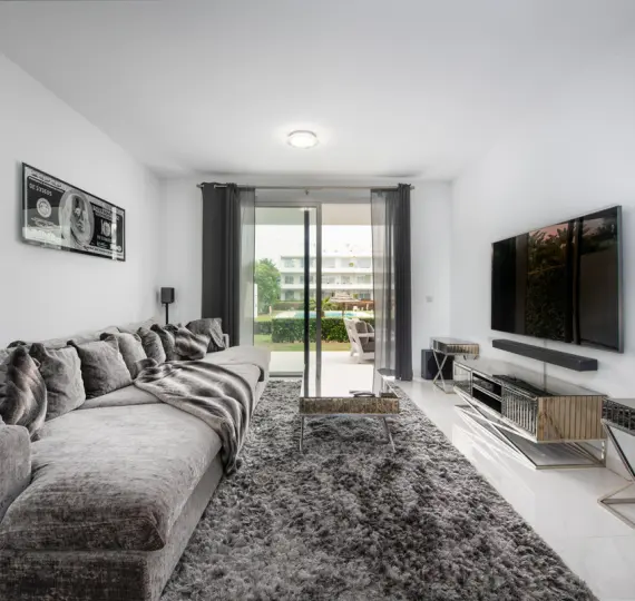 Апартаменты на первом этаже R5162686