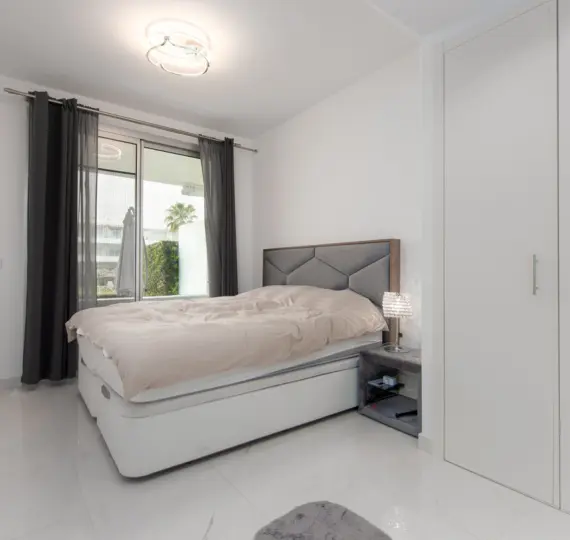 Апартаменты на первом этаже R5162686