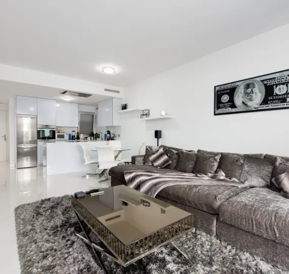 Апартаменты на первом этаже R5162686