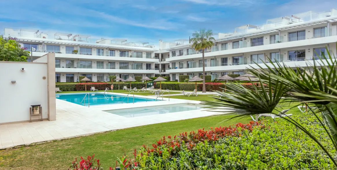 Sale of ground floor apartment in Estepona 11