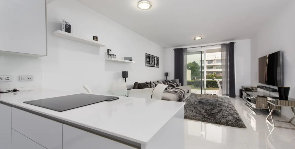 Sale of ground floor apartment in Estepona 13