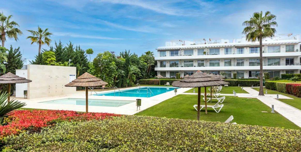 Sale of ground floor apartment in Estepona 14