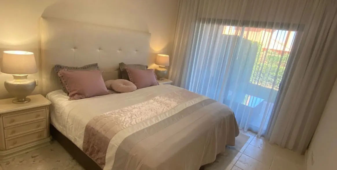 Sale of ground floor apartment in Atalaya 10