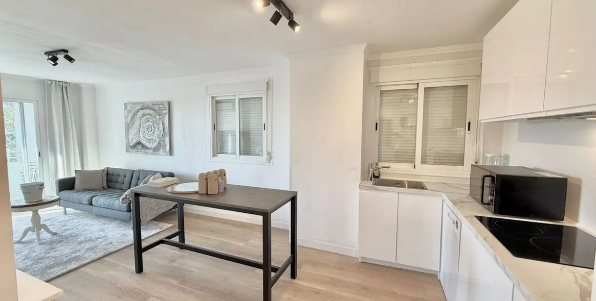 Sale of middle floor apartment in Fuengirola 6