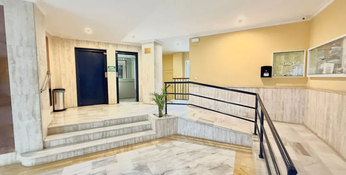 Sale of middle floor apartment in Fuengirola 22