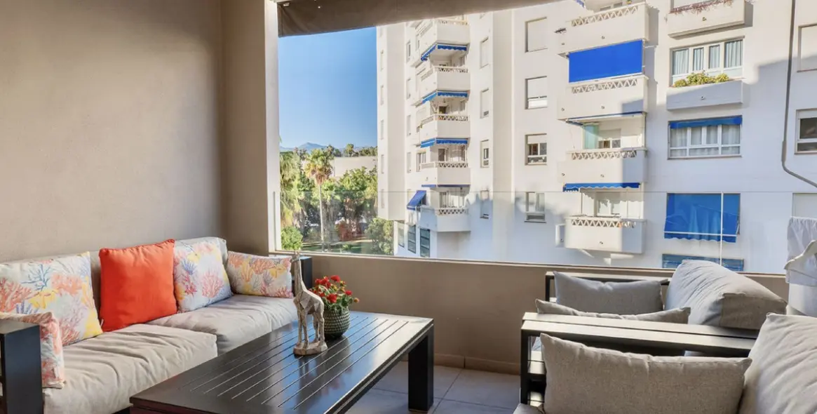 Sale of middle floor apartment in La Campana 1