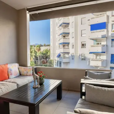 Sale of middle floor apartment in La Campana