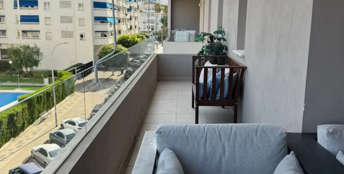 Sale of middle floor apartment in La Campana 2
