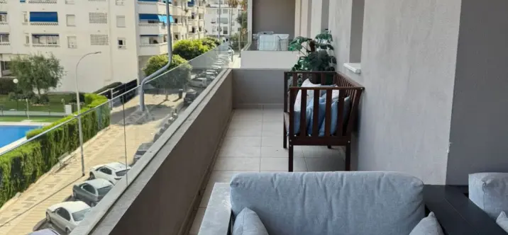 Sale of middle floor apartment in La Campana 1