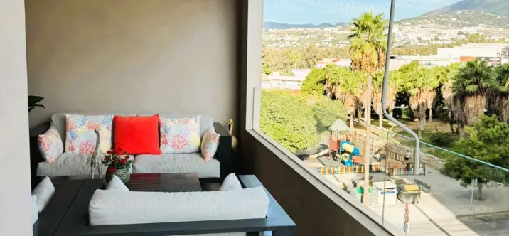 Sale of middle floor apartment in La Campana 2